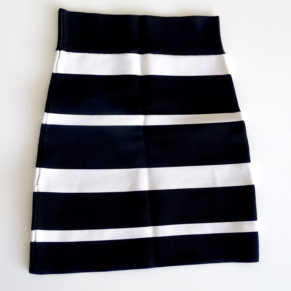 NWOT BCBG classic bodycon skirt size small